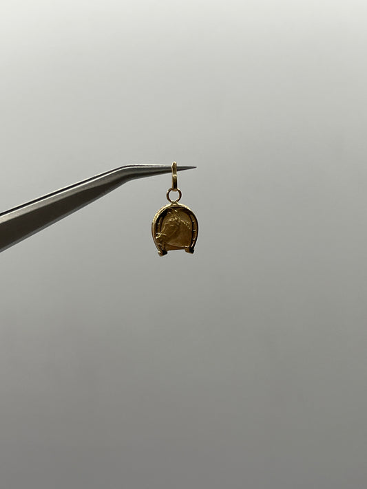 Dije caballo Oro amarillo 18k 0,53 Gr / 9 mm / 1,1 Cm