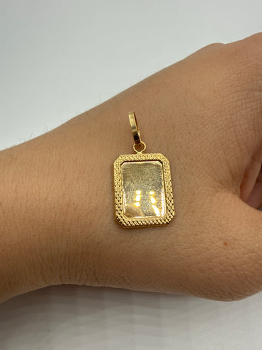 Dije Placa Diamantada Oro amarillo 18k 0,65 Gr / 12,10 mm / 1,8 Cm