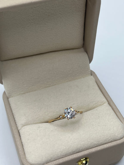 Anillo Compromiso Circon Blanco Oro amarillo 18k / Talla 7 3/4 / 1,62 Gr / 6,50 mm