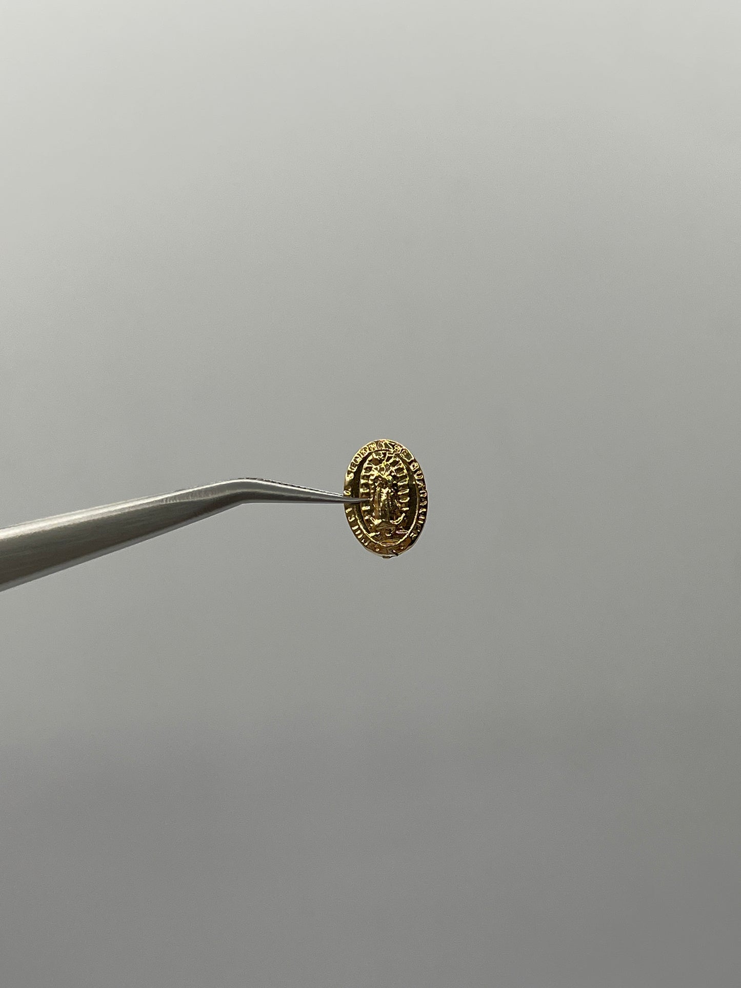 Herraje Virgen Guadalupe Oro amarillo 18k 0,40 Gr / 0,85 Cm