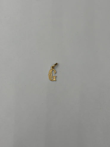Dije Letra G Oro amarillo 18k 0,45 Gr / 6,85 mm / 1,2 Cm
