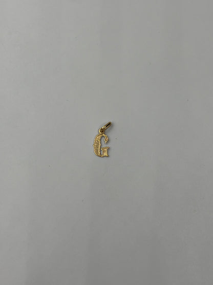 Dije Letra G Oro amarillo 18k 0,45 Gr / 6,85 mm / 1,2 Cm