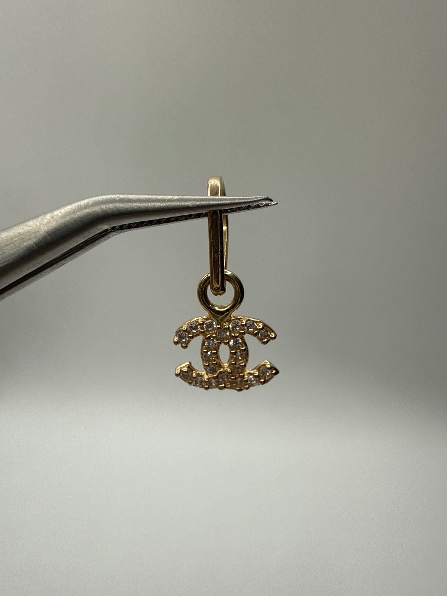 Dije CH Oro amarillo 18k 0,74 Gr / 9,15 mm / 1 Cm