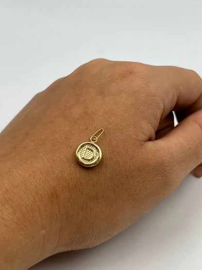 Dije letra D Oro amarillo 18k 0,56 Gr / 10 mm / 1,1 Cm