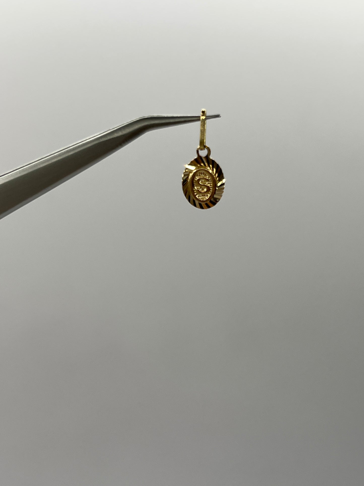 Dije Letra S Oro amarillo 18k 0,45 Gr / 7,5 mm / 1 Cm