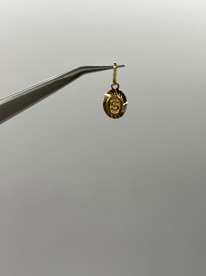 Dije Letra S Oro amarillo 18k 0,45 Gr / 7,5 mm / 1 Cm