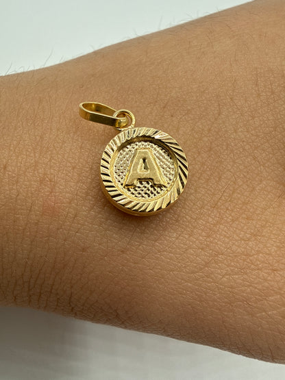 Dije Letra A Diamantada Oro amarillo 18k 0,71 Gr / 10 mm / 1 Cm