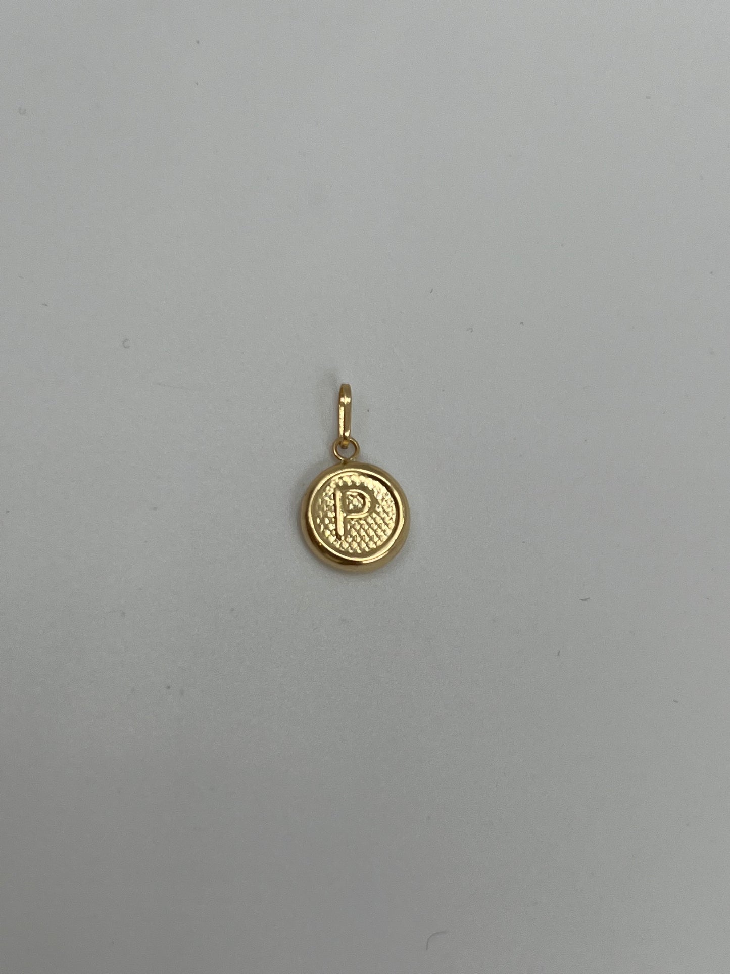 Dije letra P Oro amarillo 18k 0,45 Gr / 10 mm / 1,1 Cm
