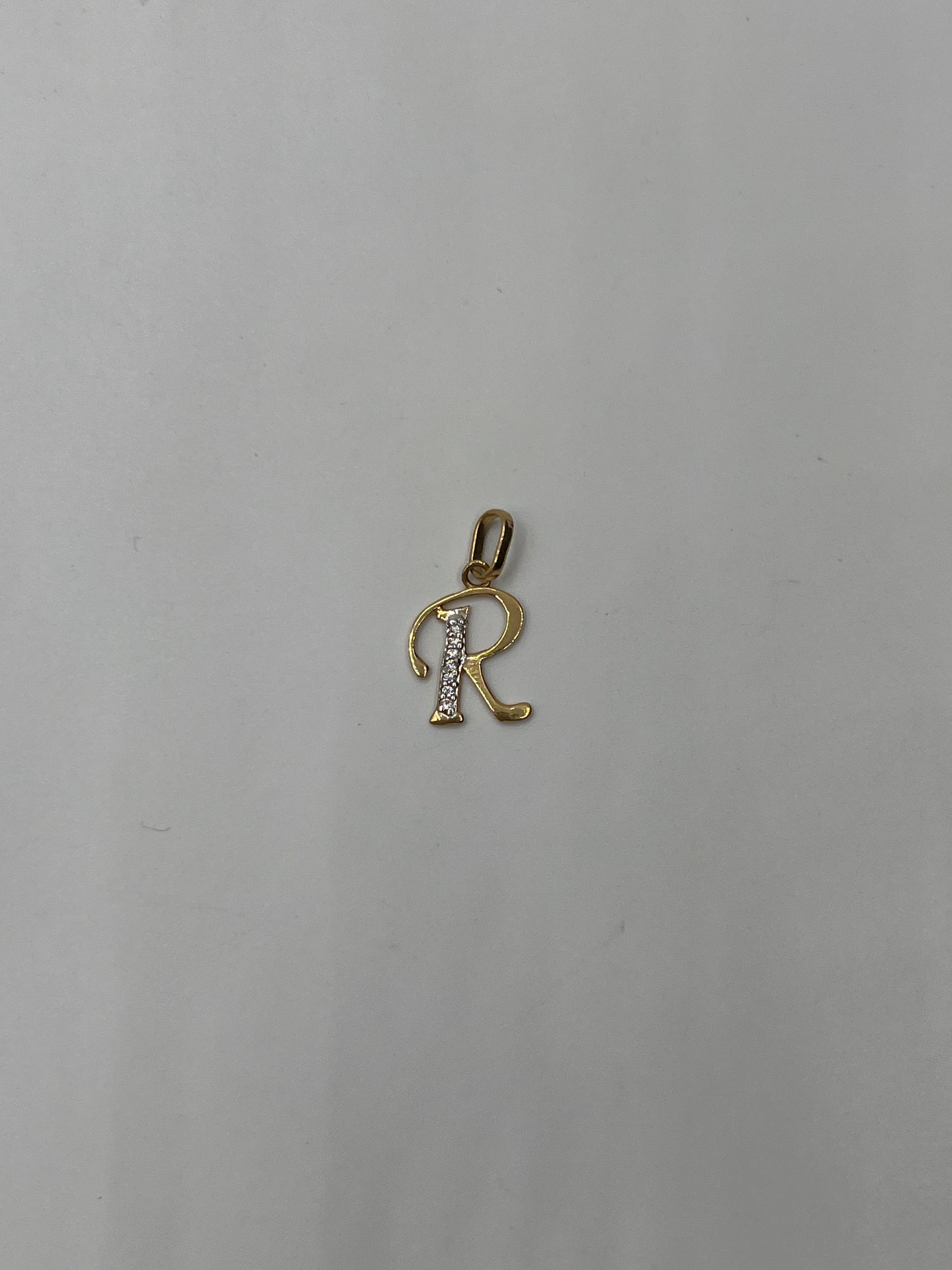 Dije Letra R Oro amarillo 18k 0,76 Gr / 9,70 mm / 1,4 Cm