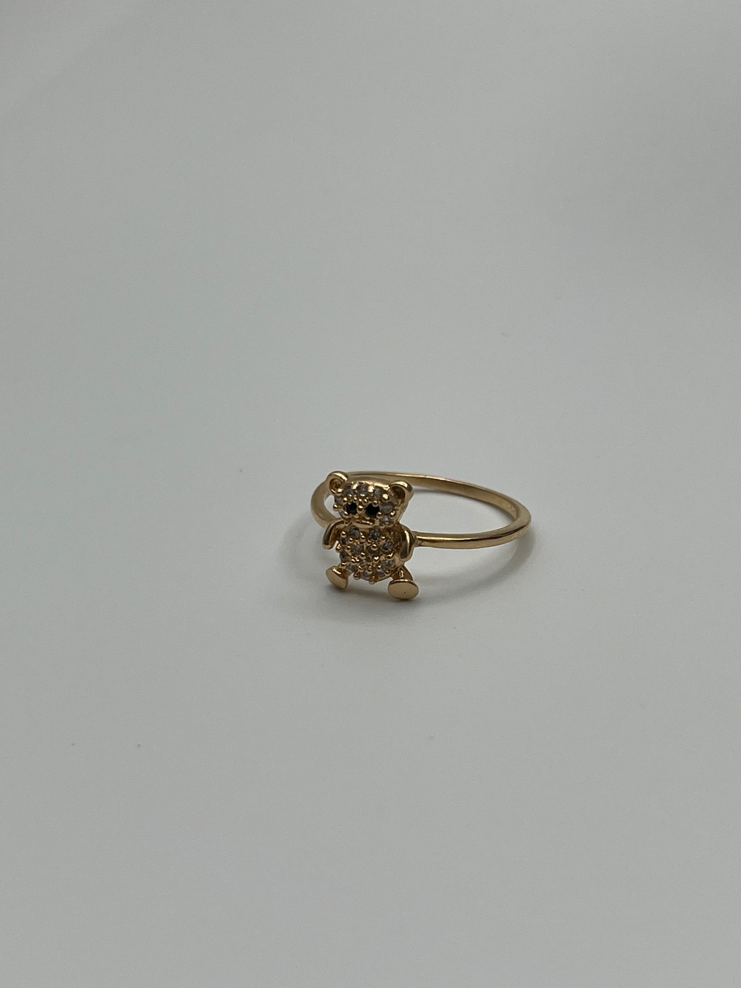 Anillo oso circon blanco y negro Oro amarillo 18k / Talla 5 1/4 / 1,76 Gr / 9,75 mm