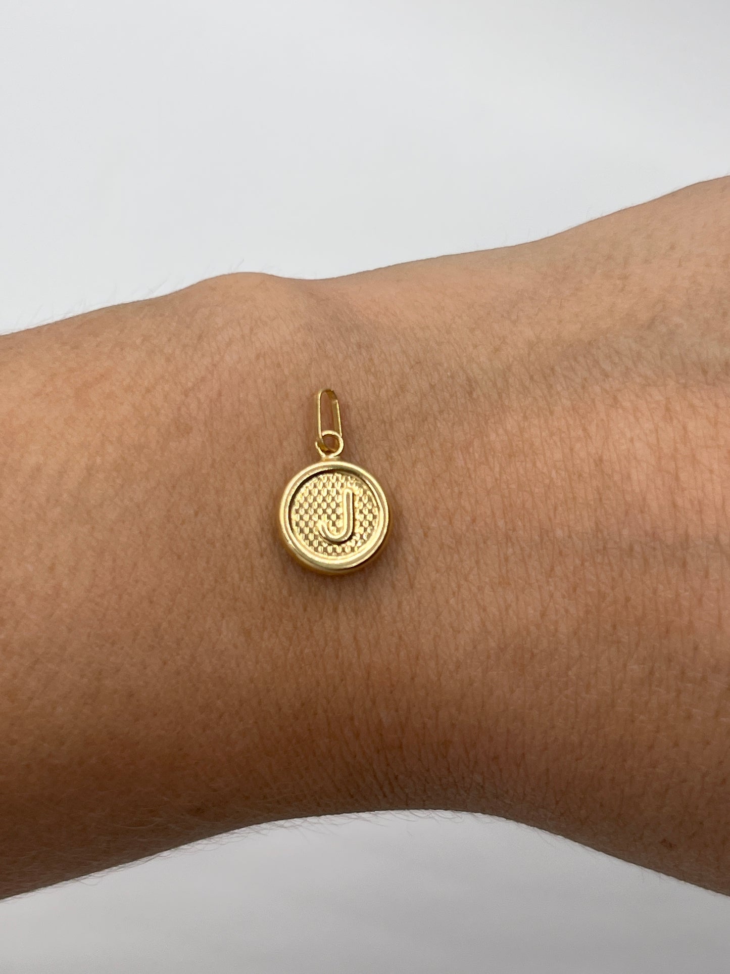 Dije Letra J Oro amarillo 18k 0,43 Gr / 10 mm / 1 Cm