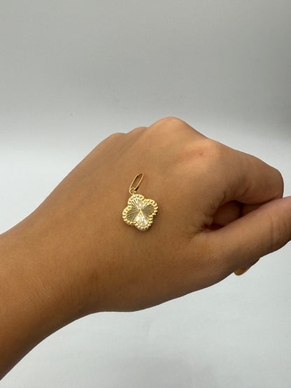 Dije Trebol Oro amarillo 18k 0,89 Gr / 15 mm / 1,5 Cm
