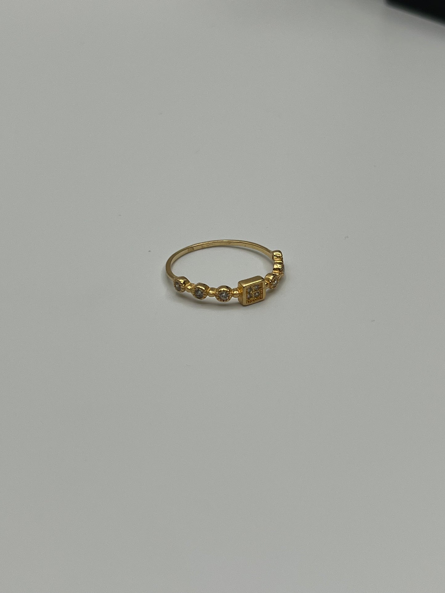 Anillo cuadro circon blanco Oro amarillo 18k / Talla 6 / 1,24 Gr / 3,73 mm