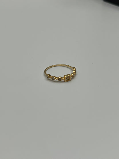 Anillo cuadro circon blanco Oro amarillo 18k / Talla 6 / 1,24 Gr / 3,73 mm