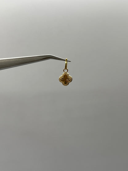Dije Trebol Oro amarillo 18k 0,35 Gr / 8 mm / 0,8 Cm