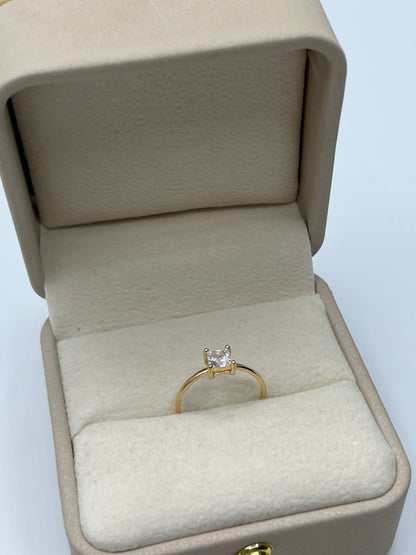 Anillo Compromiso Circon Blanco Oro amarillo 18k / Talla 4 3/4 / 1,06 Gr / 5,30 mm