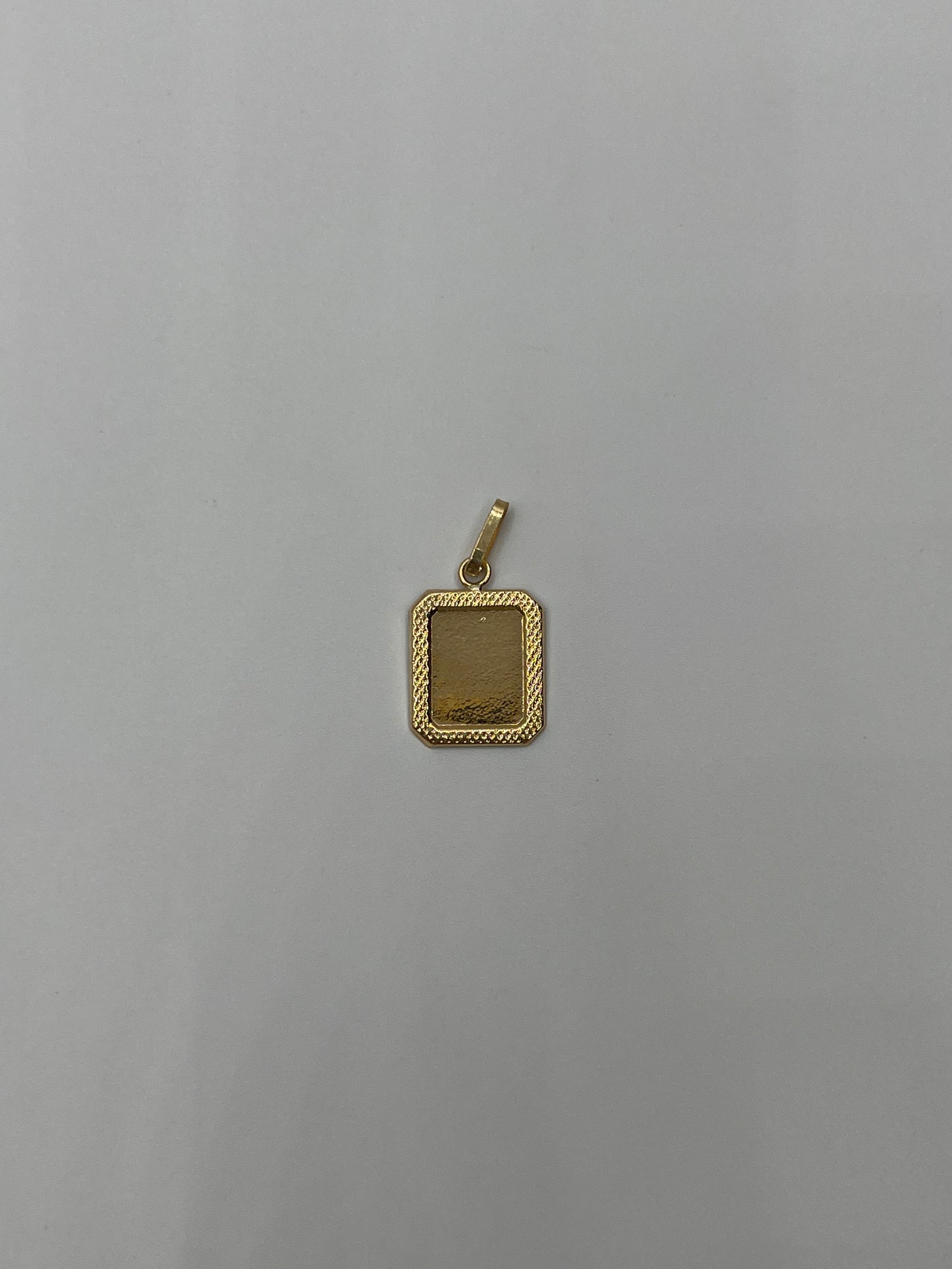 Dije Placa Oro amarillo 18k 0,46 Gr / 11,20 mm / 1,2 Cm