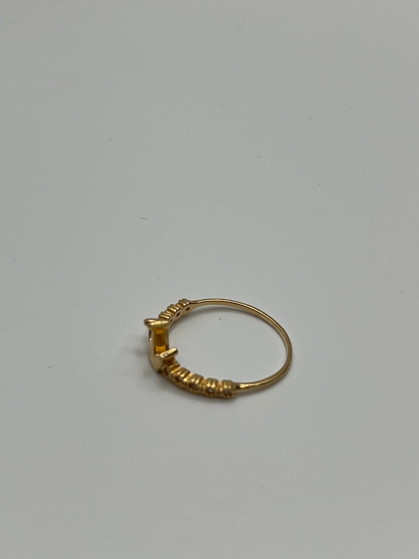 Anillo corona circon blanco Oro amarillo 18k / Talla 7 3/4 / 1,72 Gr / 7,66 mm
