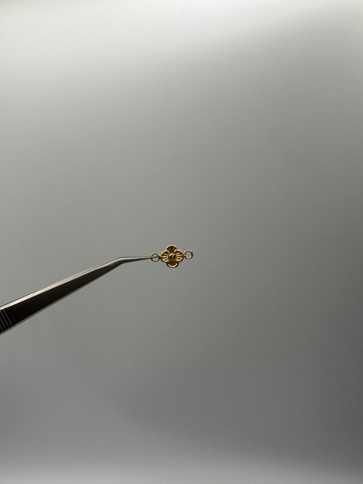 Herraje Flor Oro amarillo 18k 0,40 Gr / 0,8 Cm