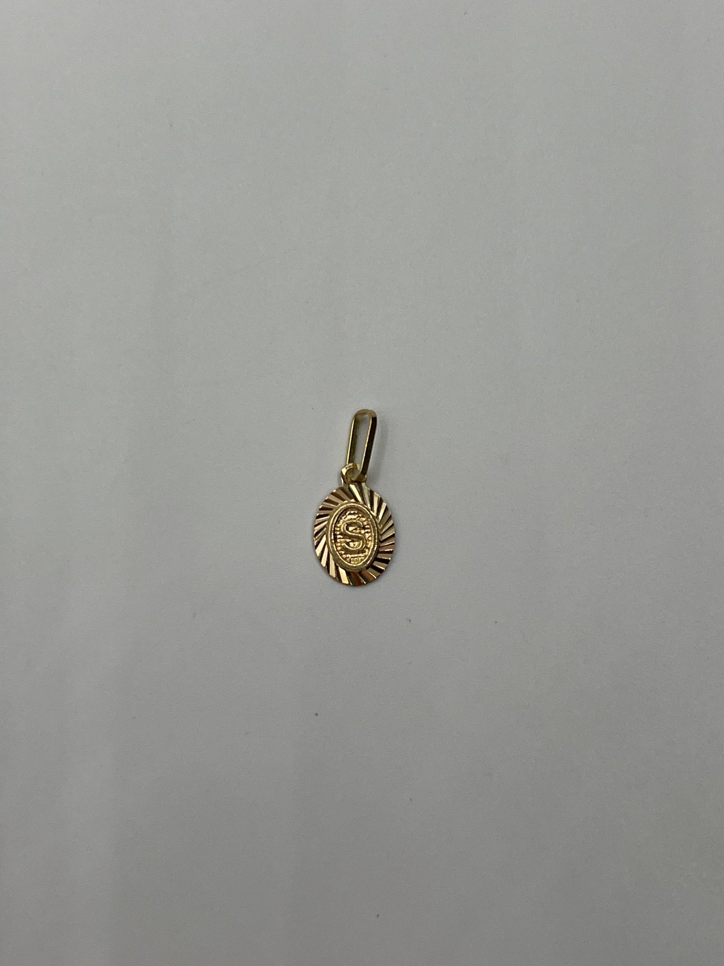 Dije Letra S Oro amarillo 18k 0,45 Gr / 7,5 mm / 1 Cm
