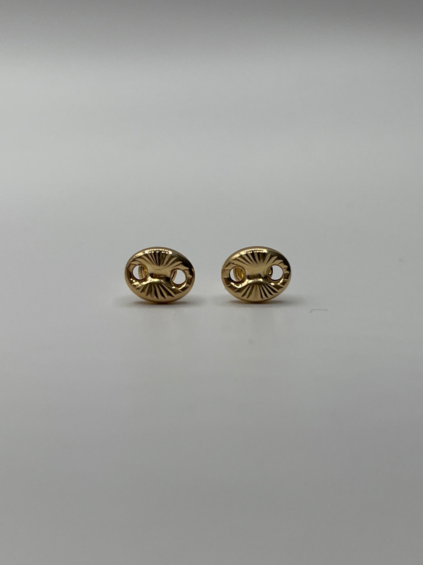 Topos GC diamantado Oro amarillo 18k 0,90 Gr / 9,7 mm