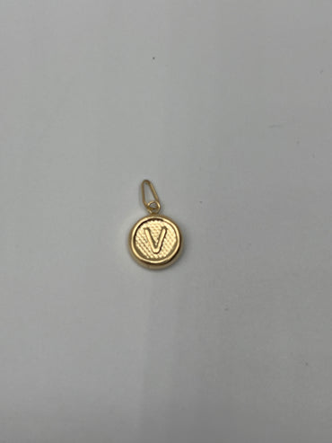 Dije Letra V Oro amarillo 18k 0,51 Gr / 10 mm / 1 Cm
