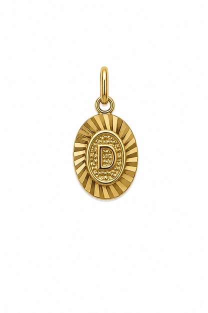 Dije Letra D Oro amarillo 18k 0,46 Gr / 7,5 mm / 0,9 Cm