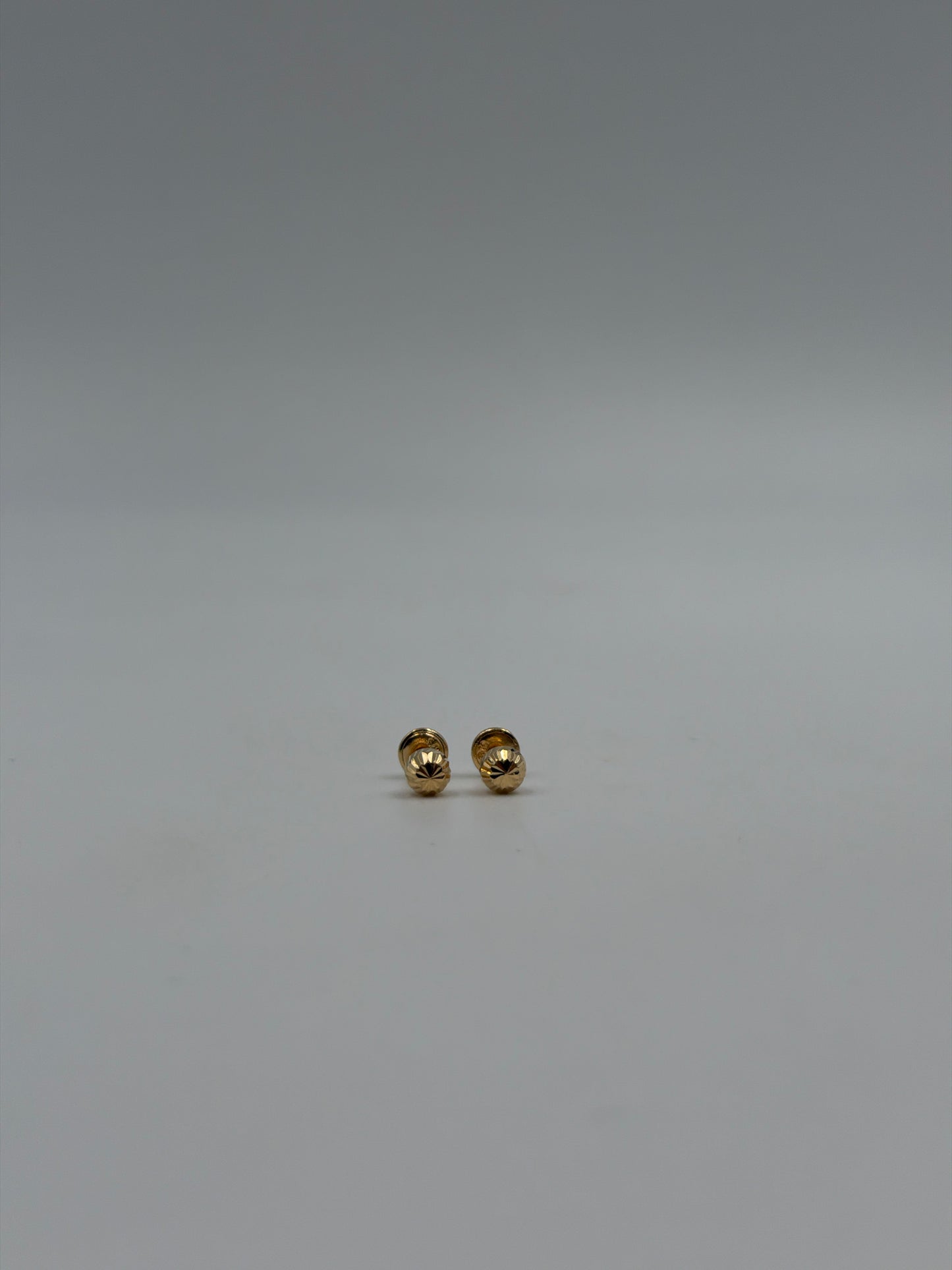 Topos bola diamantados Oro amarillo 18k 0,61 Gr / 5 mm