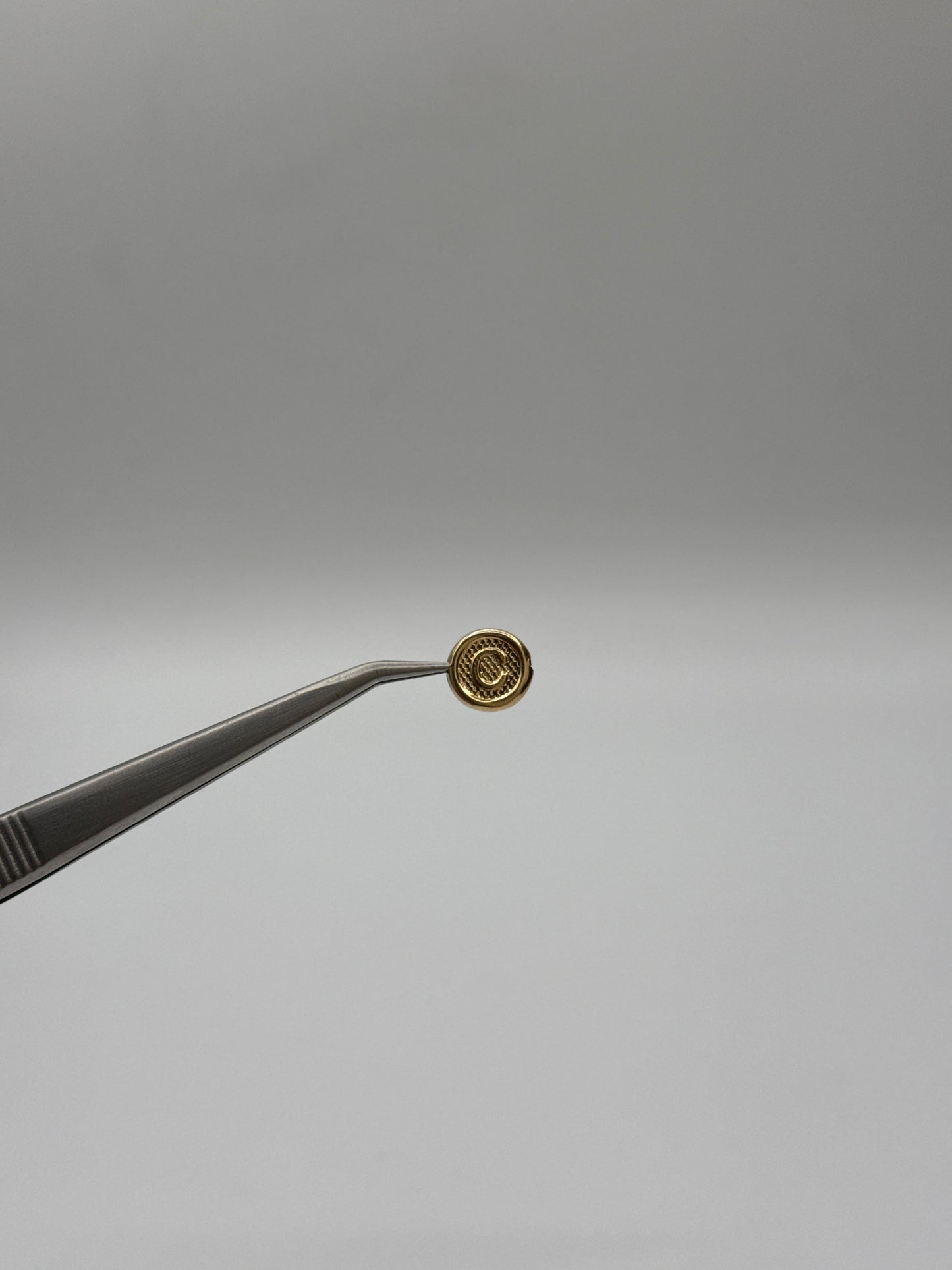Herraje Letra C  Oro amarillo 18k 0,41 Gr / 1 Cm