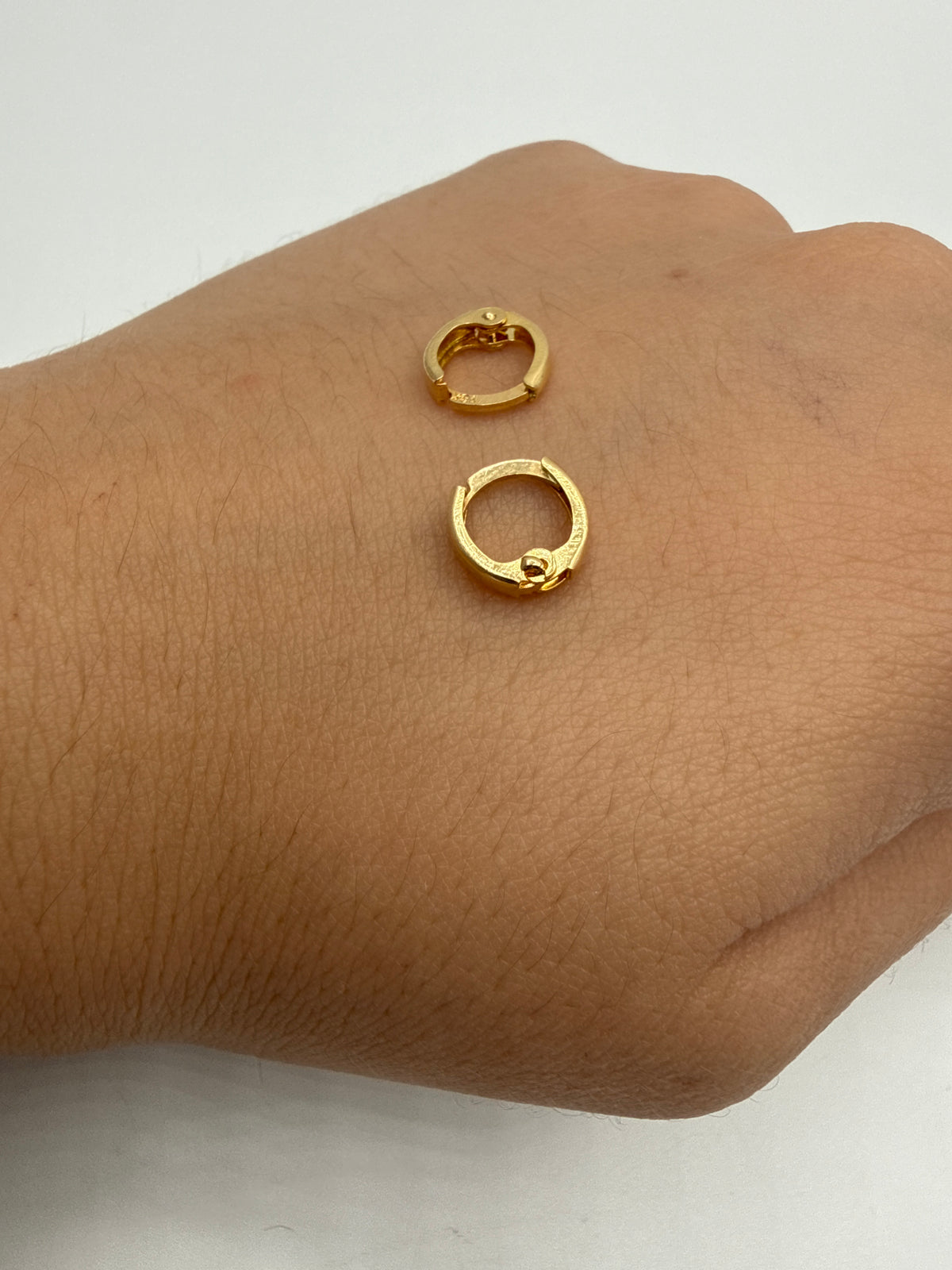 Candonga Carril Liso Oro amarillo 18k 0,64 Gr / 0,8 Cm