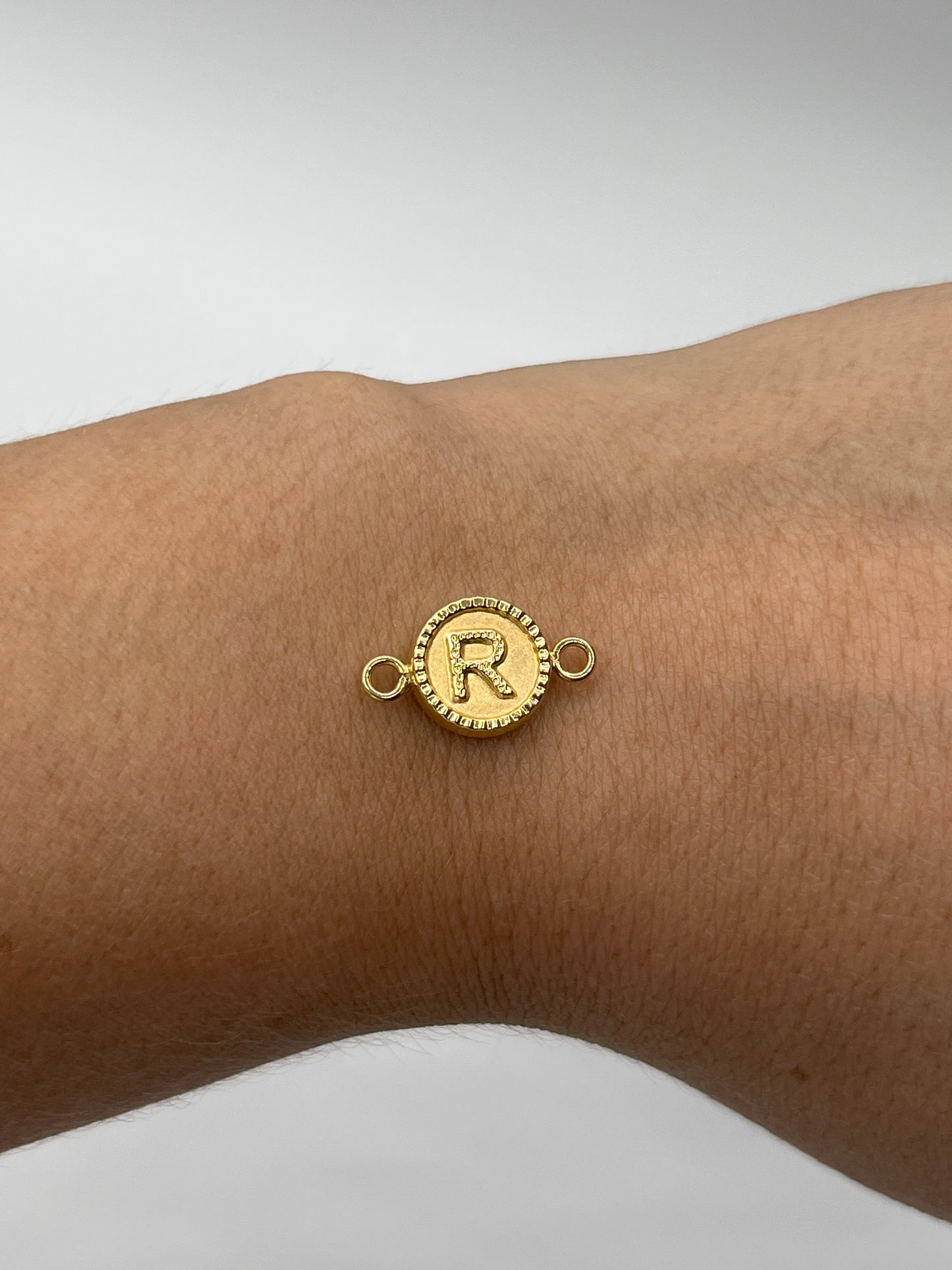 Herraje Letra R Oro amarillo 18k 0,59 Gr / 1 Cm