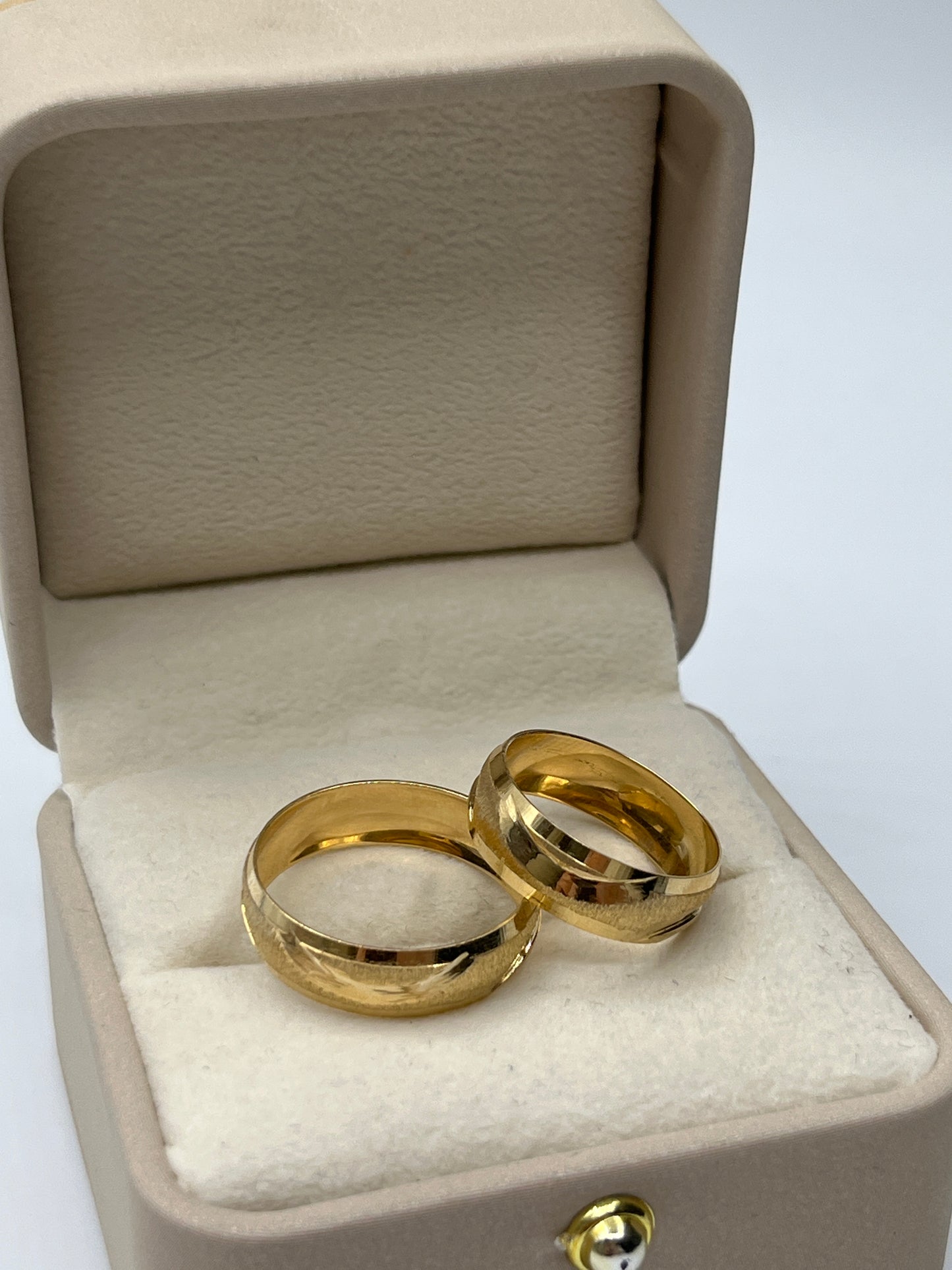 Set Argollas Matrimonio Linea Rayada Mate / 4,54 Gr / Talla 7 y 9 3/4 / 6mm