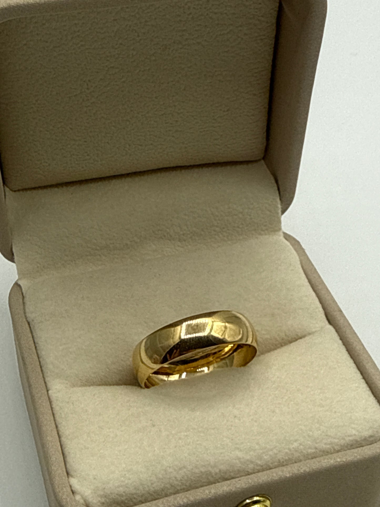 Anillo Liso Oro amarillo 18k / Talla 10 1/2 / 2,16 Gr / 6,10 mm