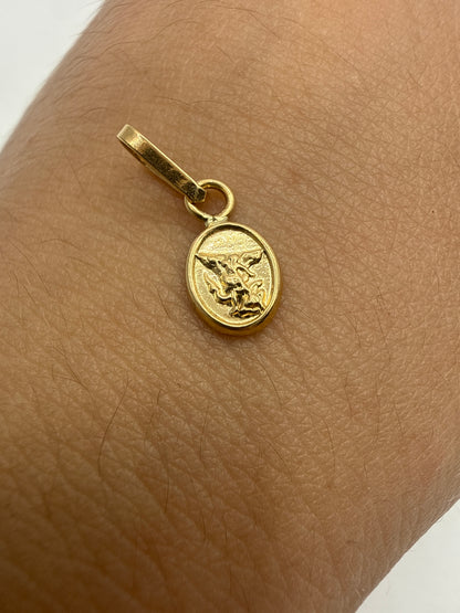 Dije Arcangel San Miguel Oro amarillo 18k 0,28 Gr / 6 mm / 0,7 Cm