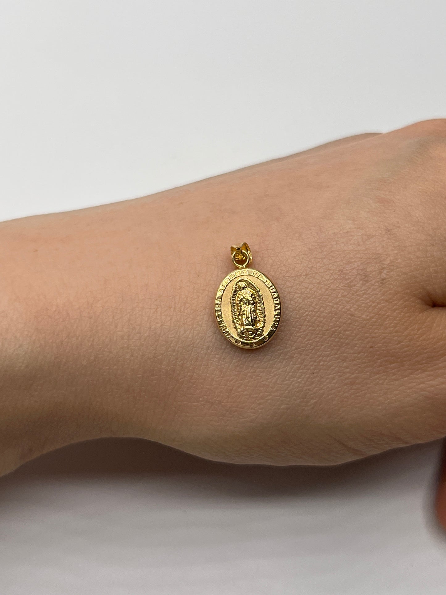 Dije Virgen Guadalupe Oro amarillo 18k 0,67 Gr / 10 mm / 1,4 Cm