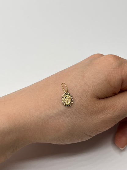 Dije Letra T Oro amarillo 18k 0,45 Gr / 7,5 mm / 1 Cm