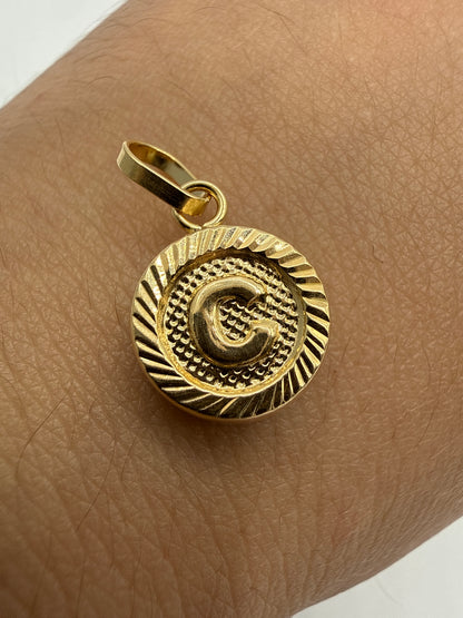 Dije Letra C Diamantada Oro amarillo 18k 0,70 Gr / 10 mm / 1 Cm