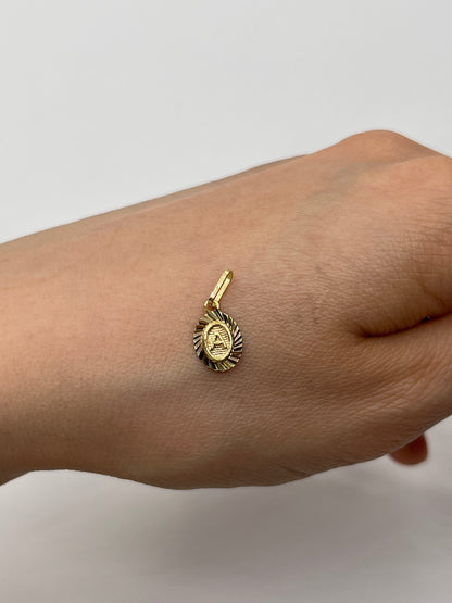 Dije Letra A Oro amarillo 18k 0,45 Gr / 7,5 mm / 1 Cm