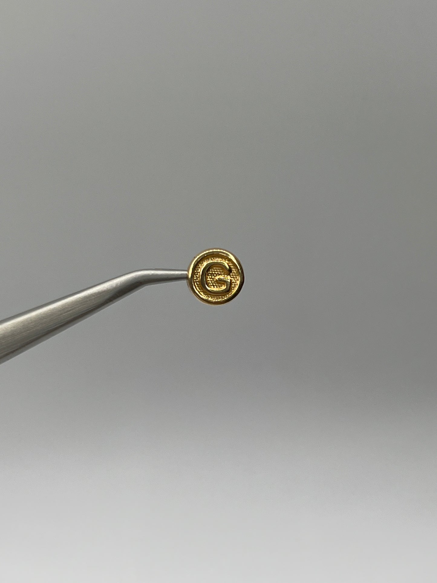 Herraje Letra G Oro amarillo 18k 0,37 Gr / 1 Cm