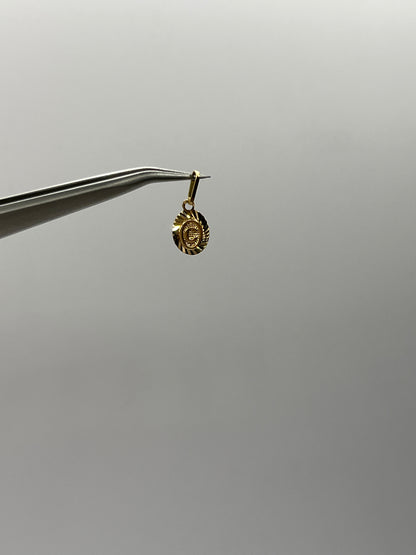 Dije Letra C Oro amarillo 18k 0,44 Gr / 7,5 mm / 1 Cm
