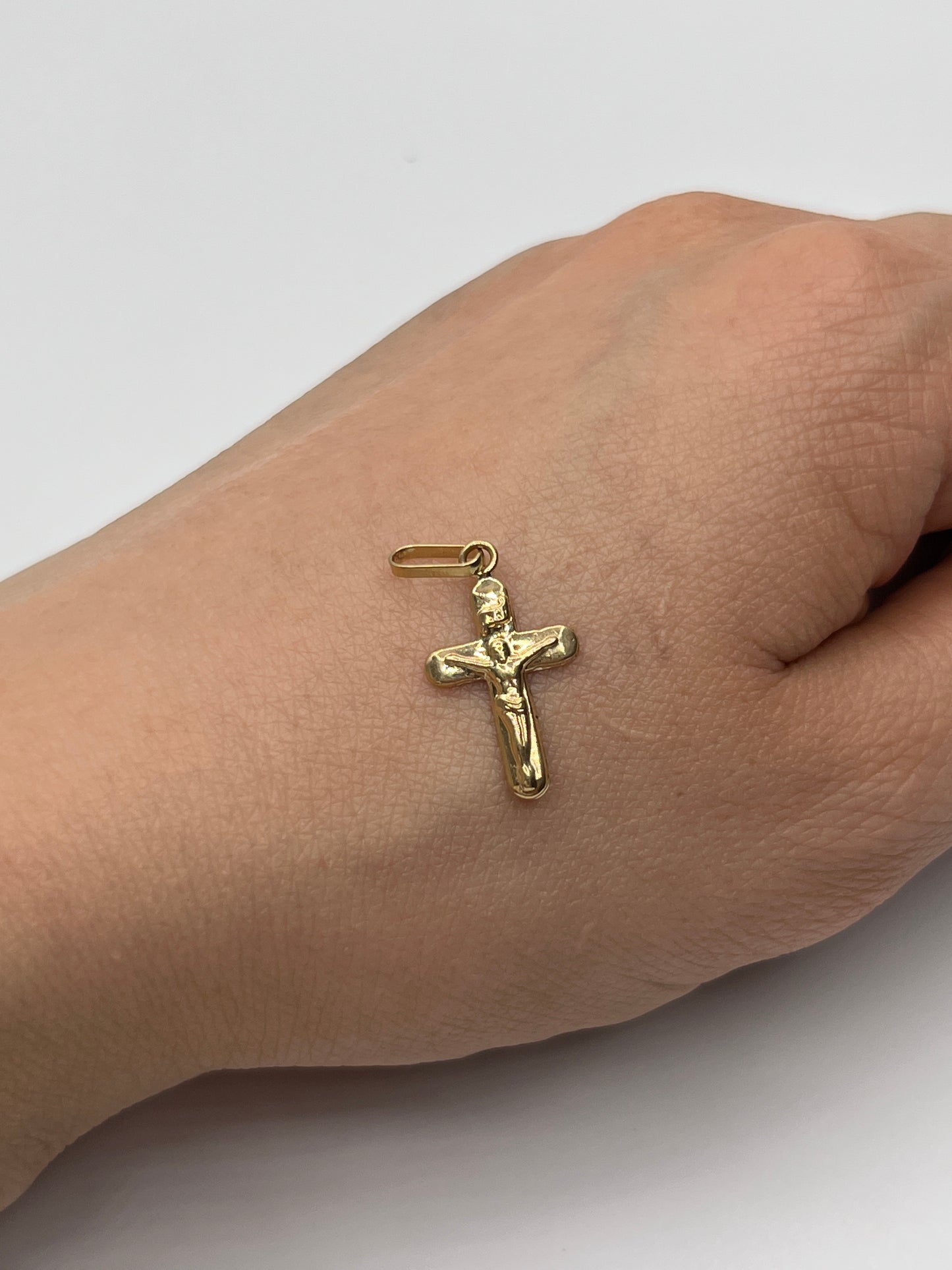 Dije Cruz Cristo Oro amarillo 18k 0,46 Gr / 11,26 mm / 1,9 Cm