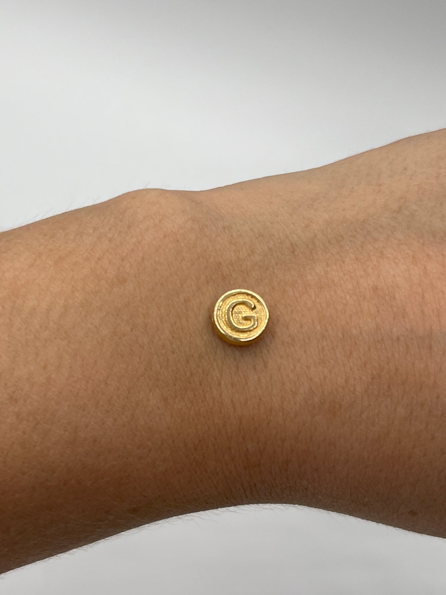 Herraje Letra G Oro amarillo 18k 0,37 Gr / 1 Cm