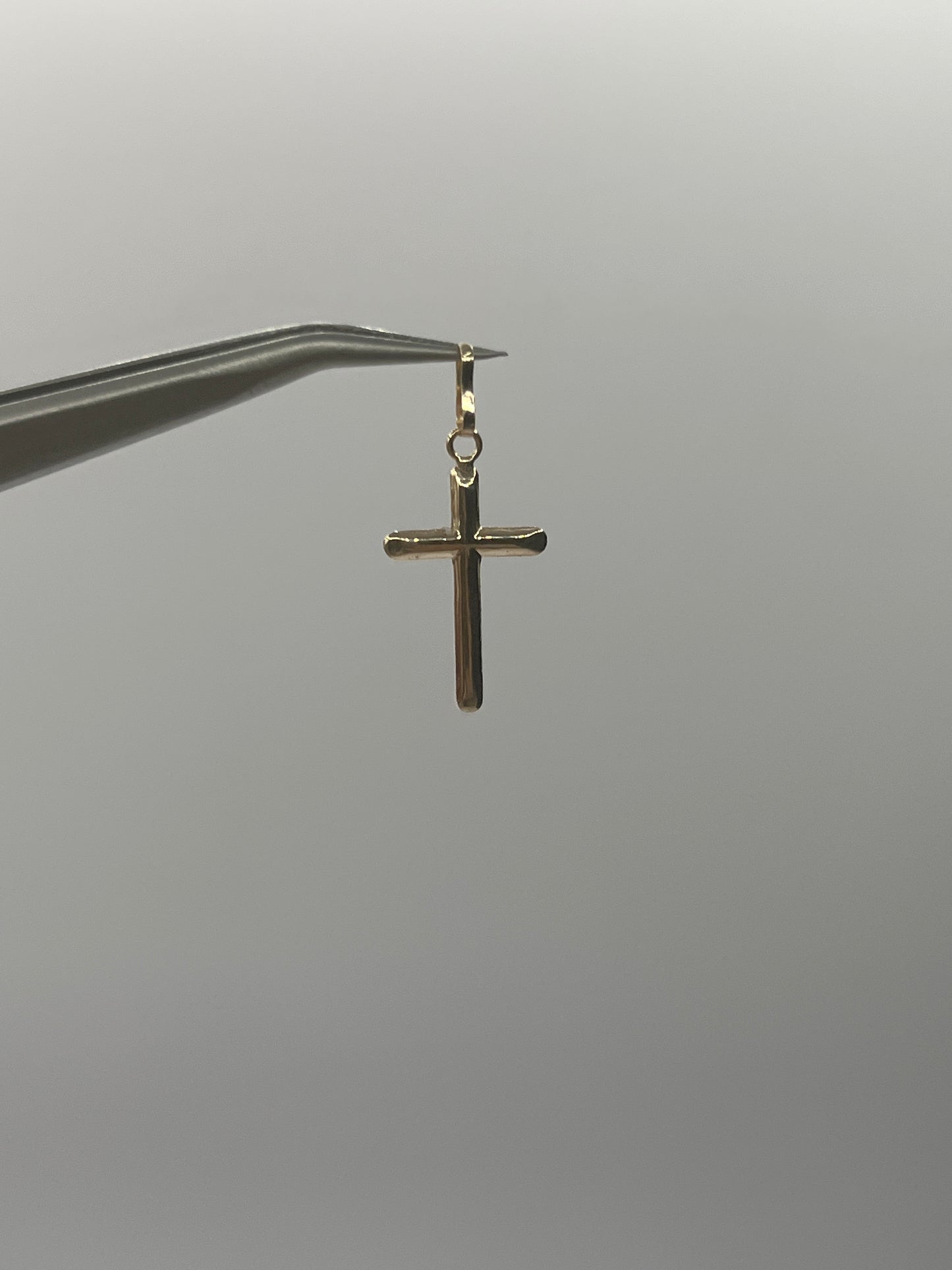 Dije Cruz Lisa Oro amarillo 18k 0,31 Gr / 11,6 mm / 1,75 Cm