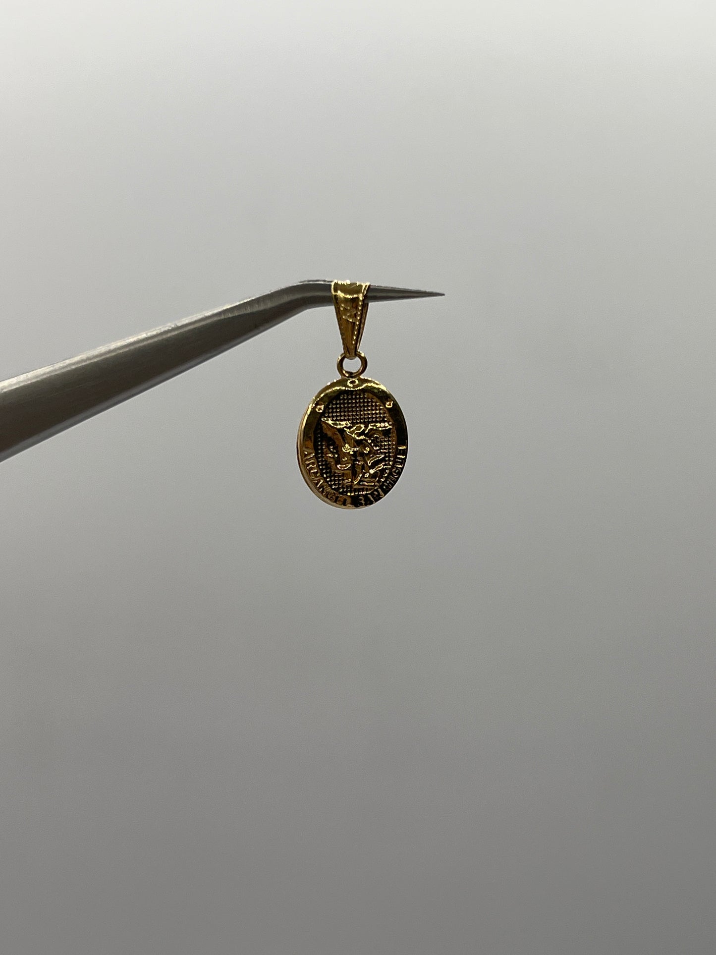 Dije Arcangel San Miguel Oro amarillo 18k 0,66 Gr / 10 mm / 1,5 Cm