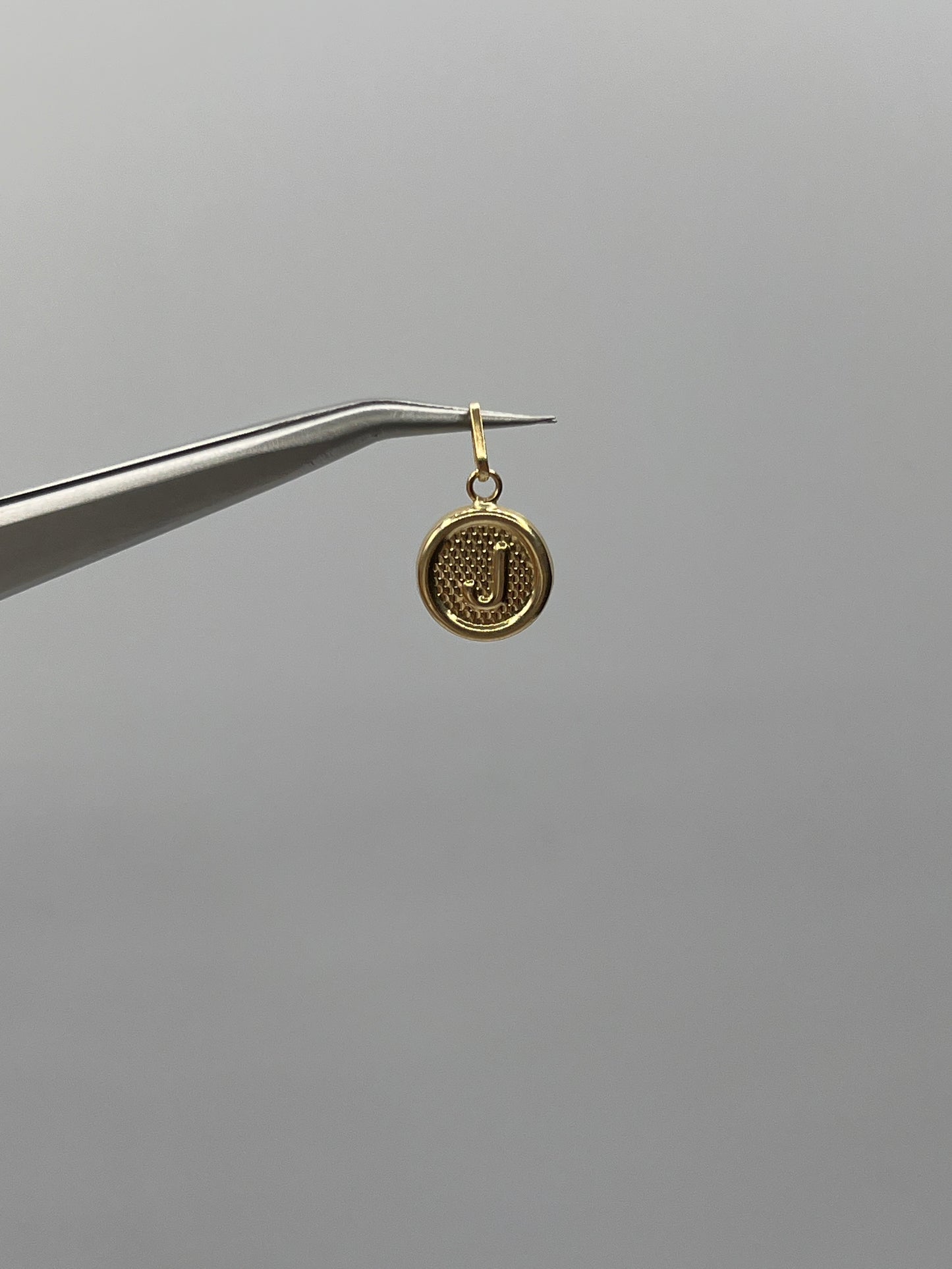 Dije Letra J Oro amarillo 18k 0,43 Gr / 10 mm / 1 Cm