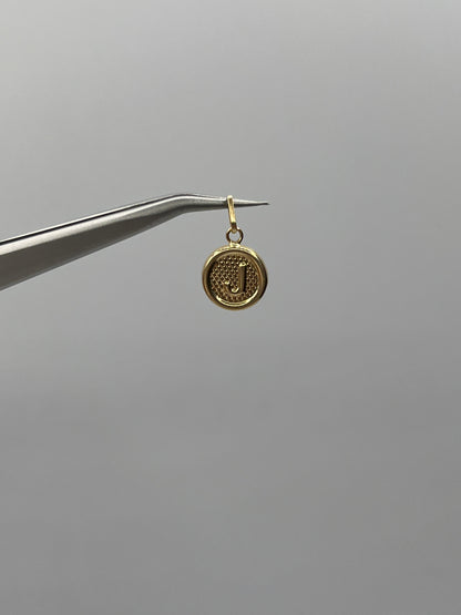 Dije Letra J Oro amarillo 18k 0,43 Gr / 10 mm / 1 Cm