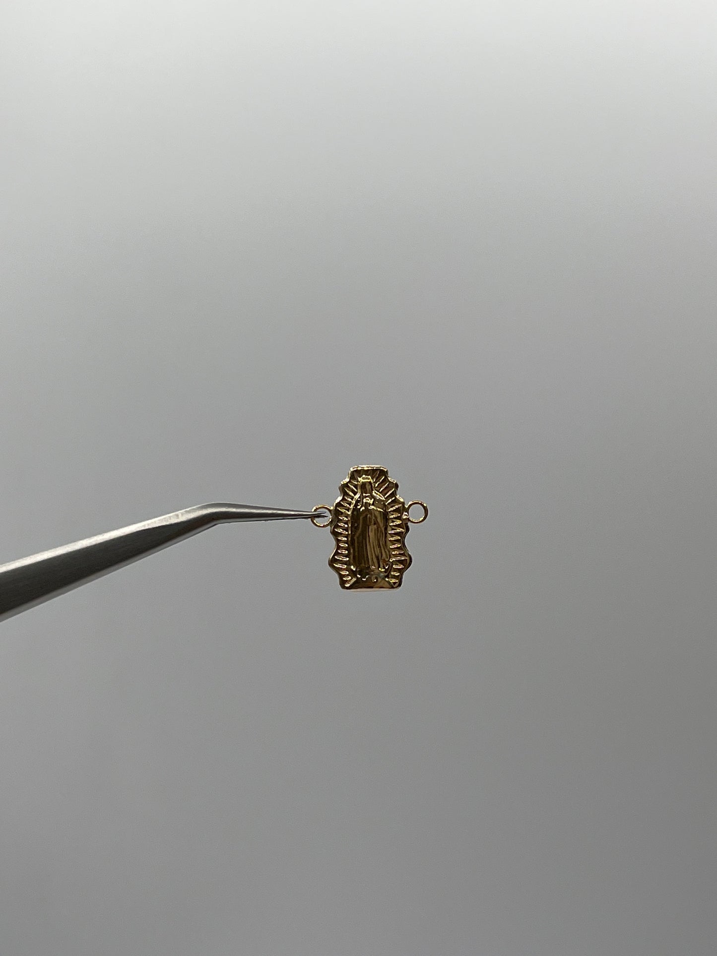 Herraje Virgen Guadalupe Oro amarillo 18k 0,55 Gr / 1 Cm