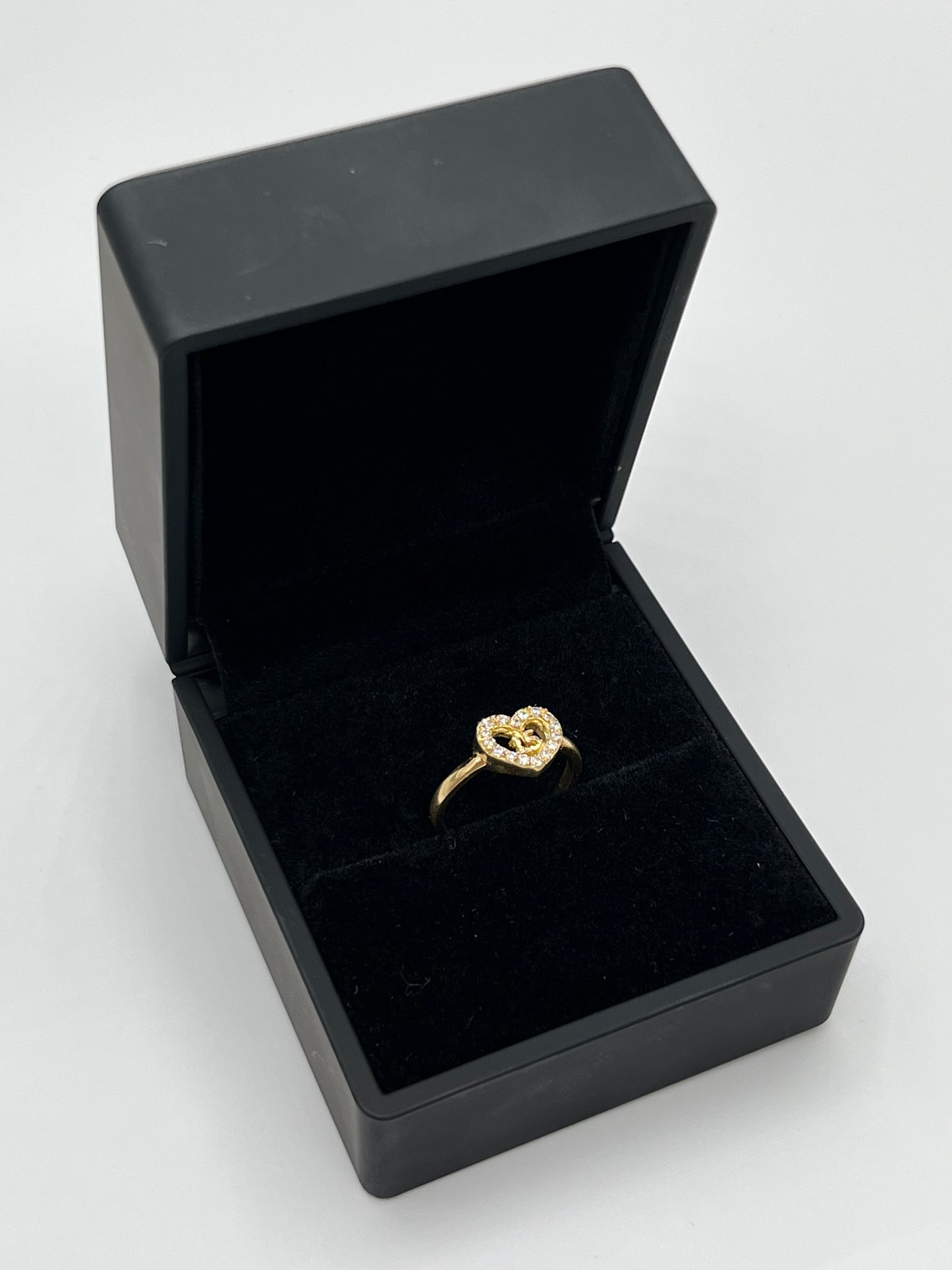 Anillo 15´s corazón circon blanco Oro amarillo 18k / Talla 5 / 2,56 Gr / 8,15 mm