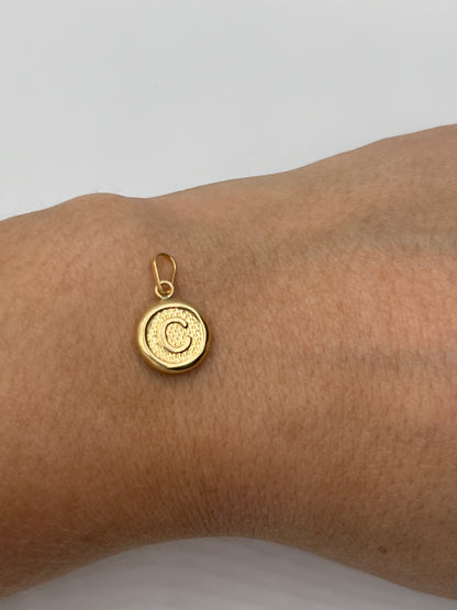 Dije Letra C Oro amarillo 18k 0,49 Gr / 10 mm / 1 Cm