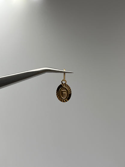Dije Letra F Oro amarillo 18k 0,45 Gr / 7,5 mm / 0,9 Cm